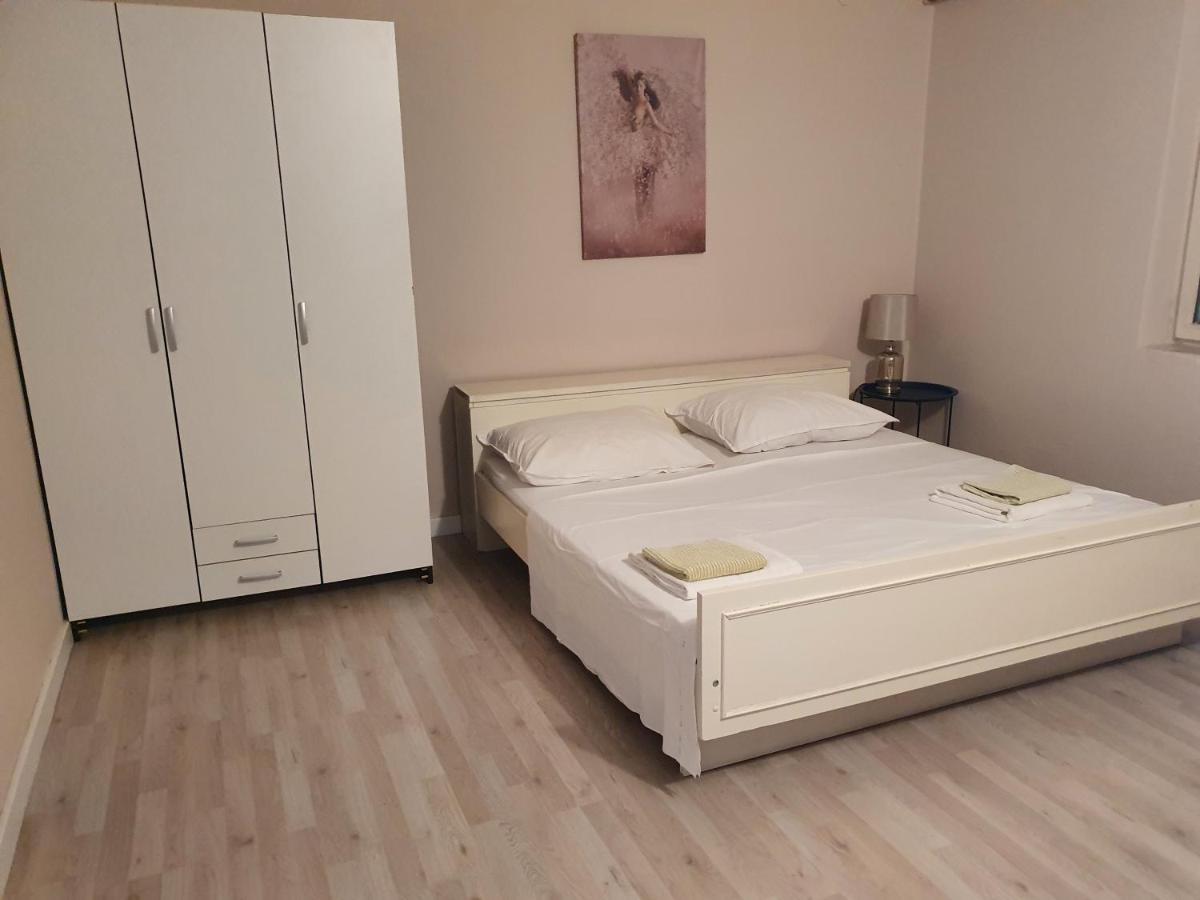 Apartman Luka Lejlighed Sinj Eksteriør billede